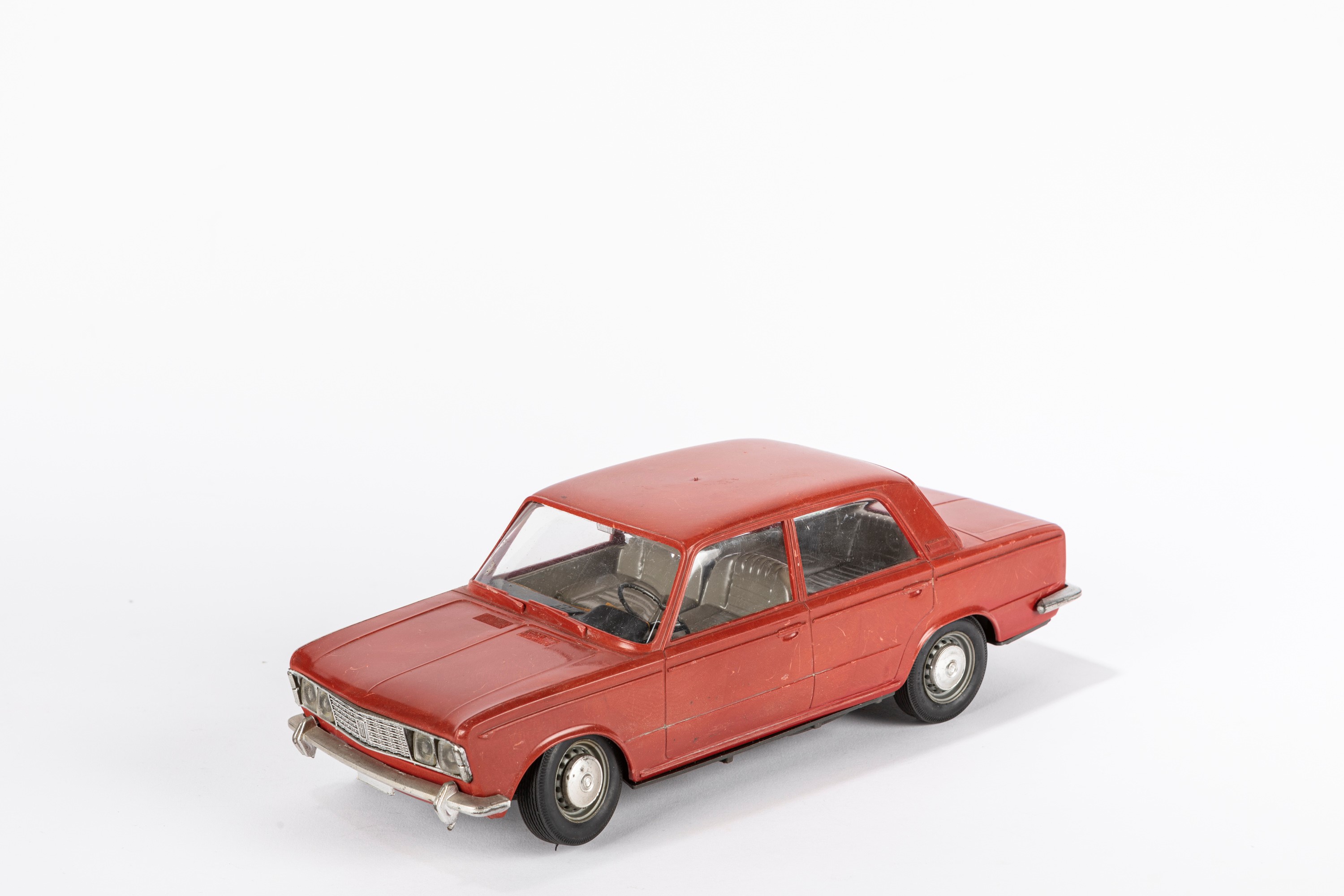 Maquette Pocher Fiat 128 1/13 – Collection Rouge à Piles (occasion, Sans Clignotant)