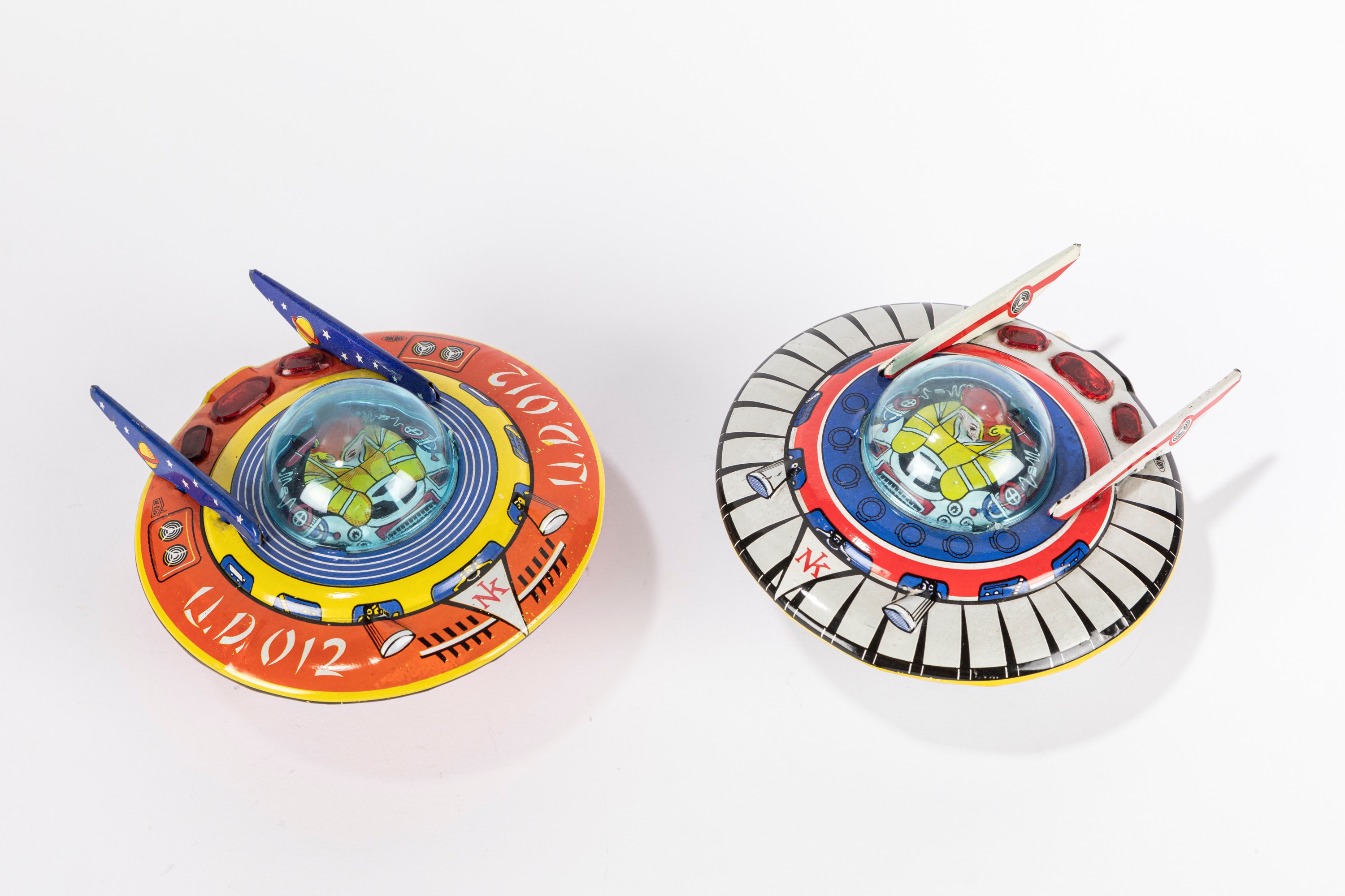 2 variants of space disks 70's | Vintage Toys | Finarte, casa d'aste