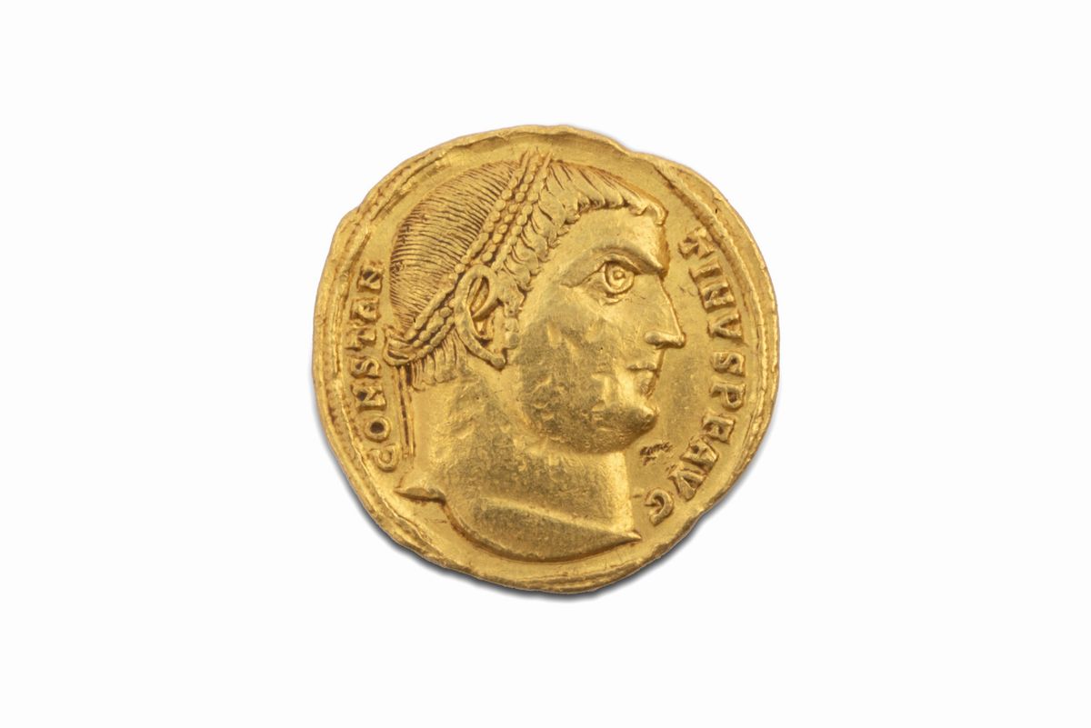 Impero Romano, Costantino, 330-337 D.C. - Costantino, Moneta aurea con testa diademata (317-319 d...