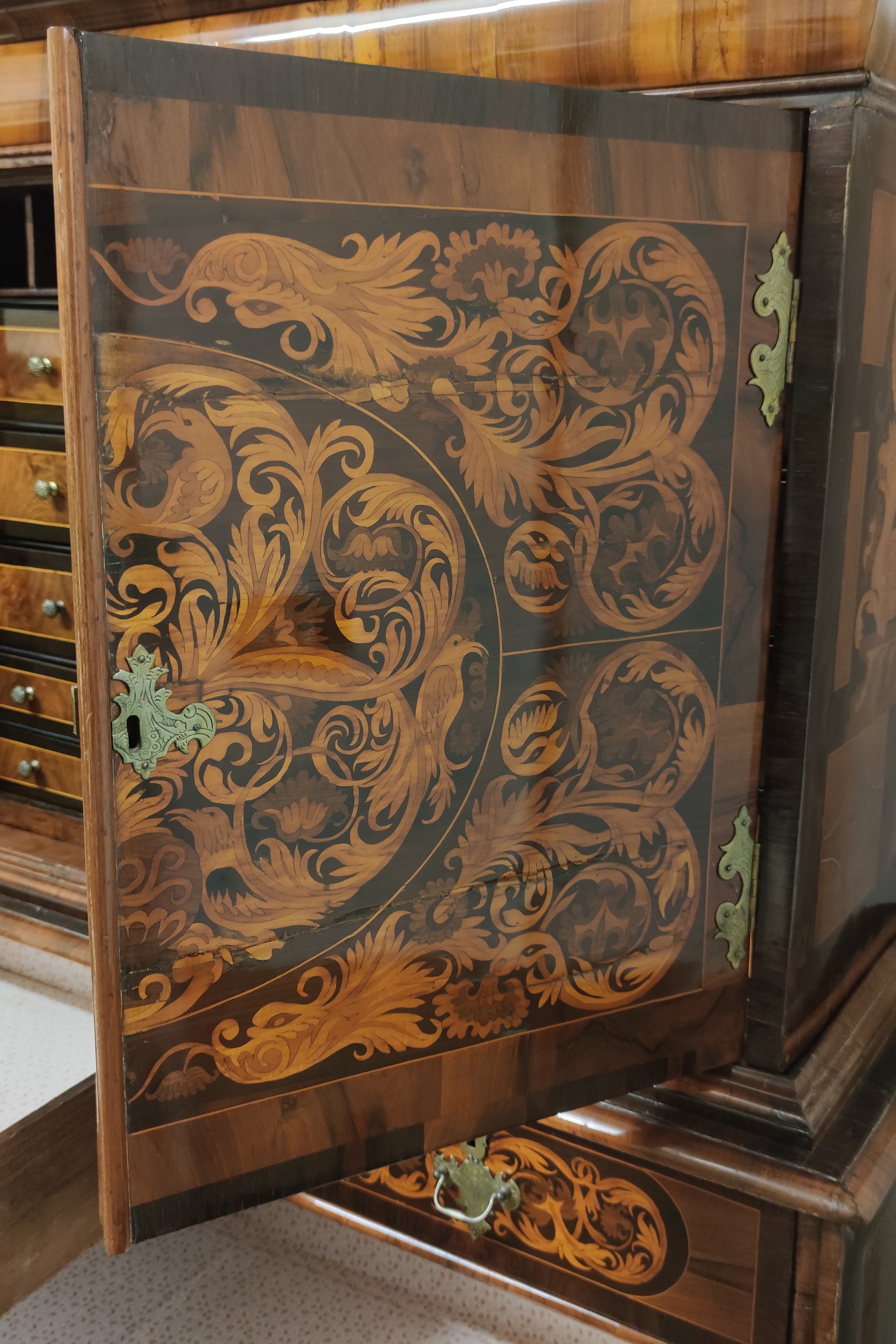 Secretaire a Due Corpi Intarsiato, Secoli XVIII-XIX
