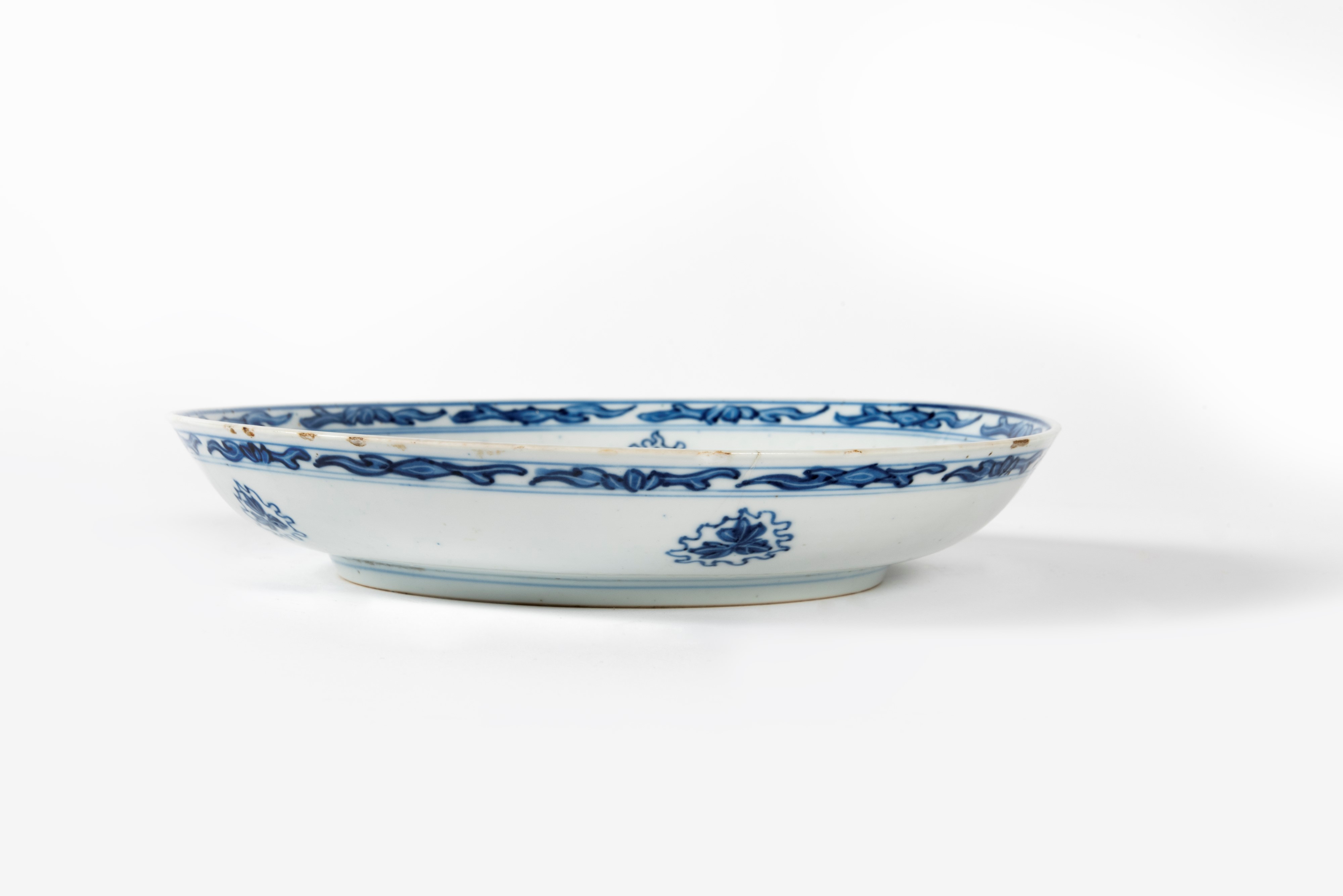 Piatto in Porcellana Bianca e Blu, Cina, Dinastia Qing, Periodo Kangxi