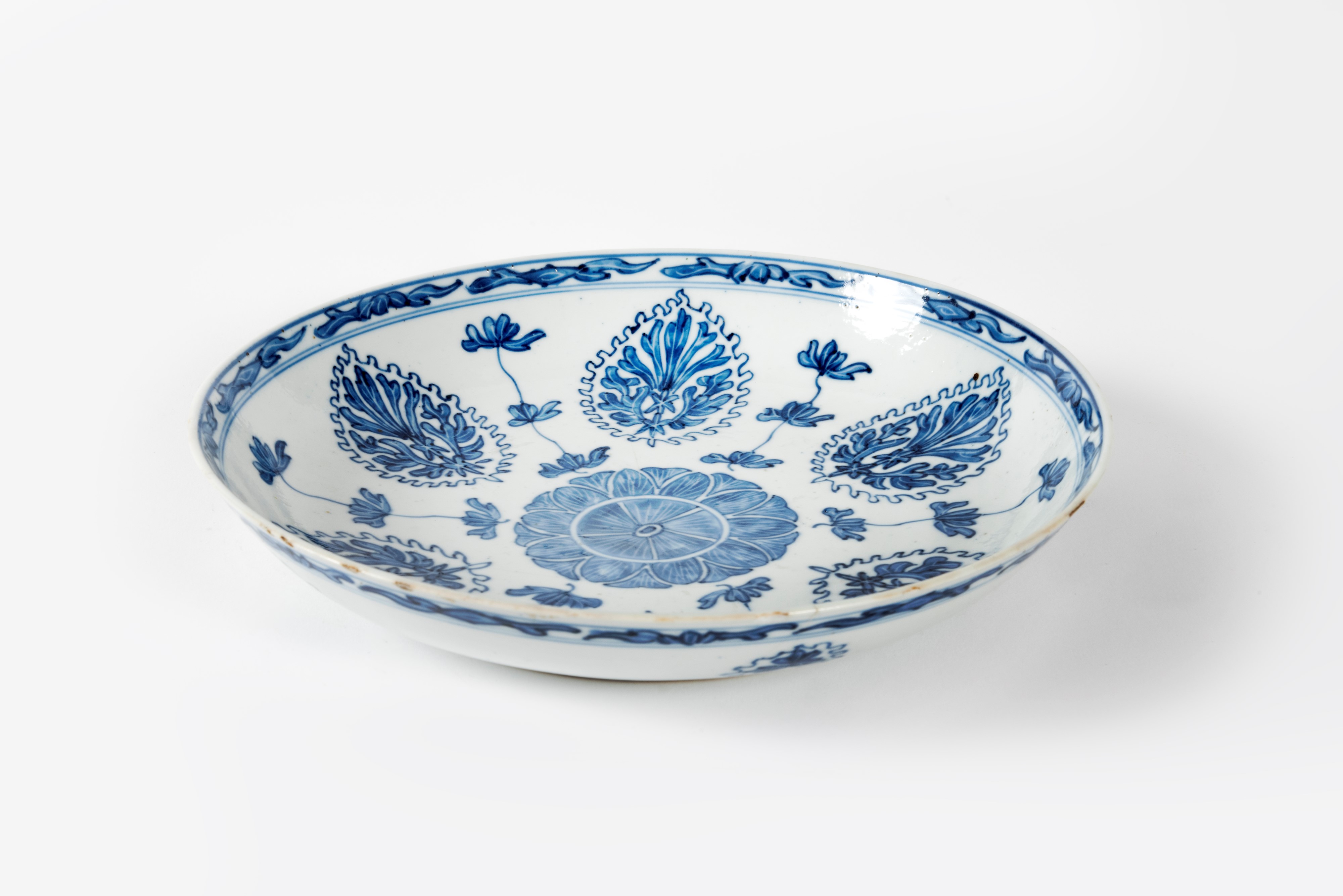 Piatto in Porcellana Bianca e Blu, Cina, Dinastia Qing, Periodo Kangxi