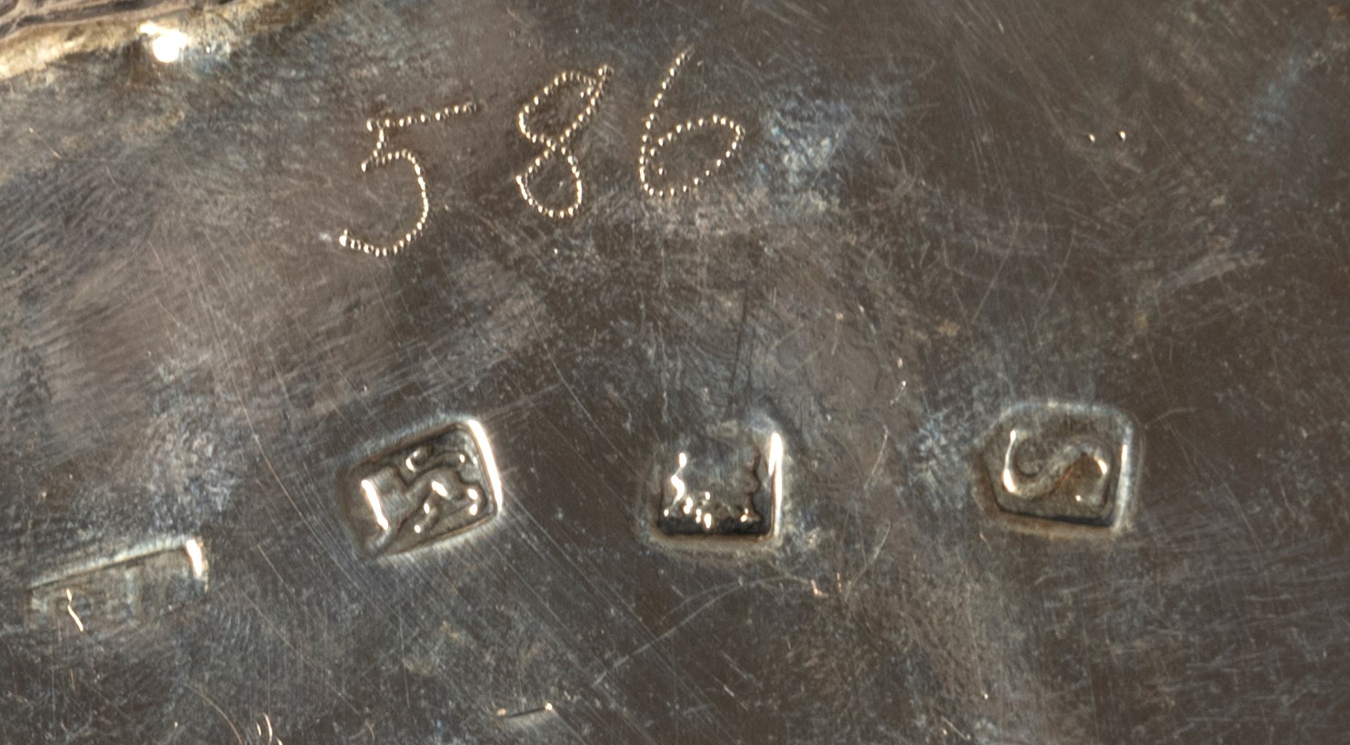 Piattino Salver in Argento, con Stemma Inciso, Londra, Inghilterra, Secolo XVIII