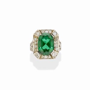  - Anello con pietra verde