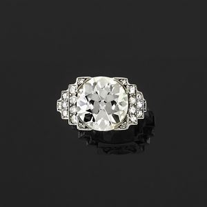  - Anello con diamanti
