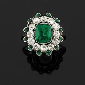  - Anello con smeraldi e diamanti