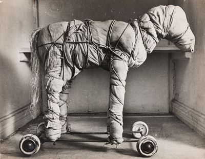 Christo, Wrapped Horse, stampa alla gelatina ai sali d'argento