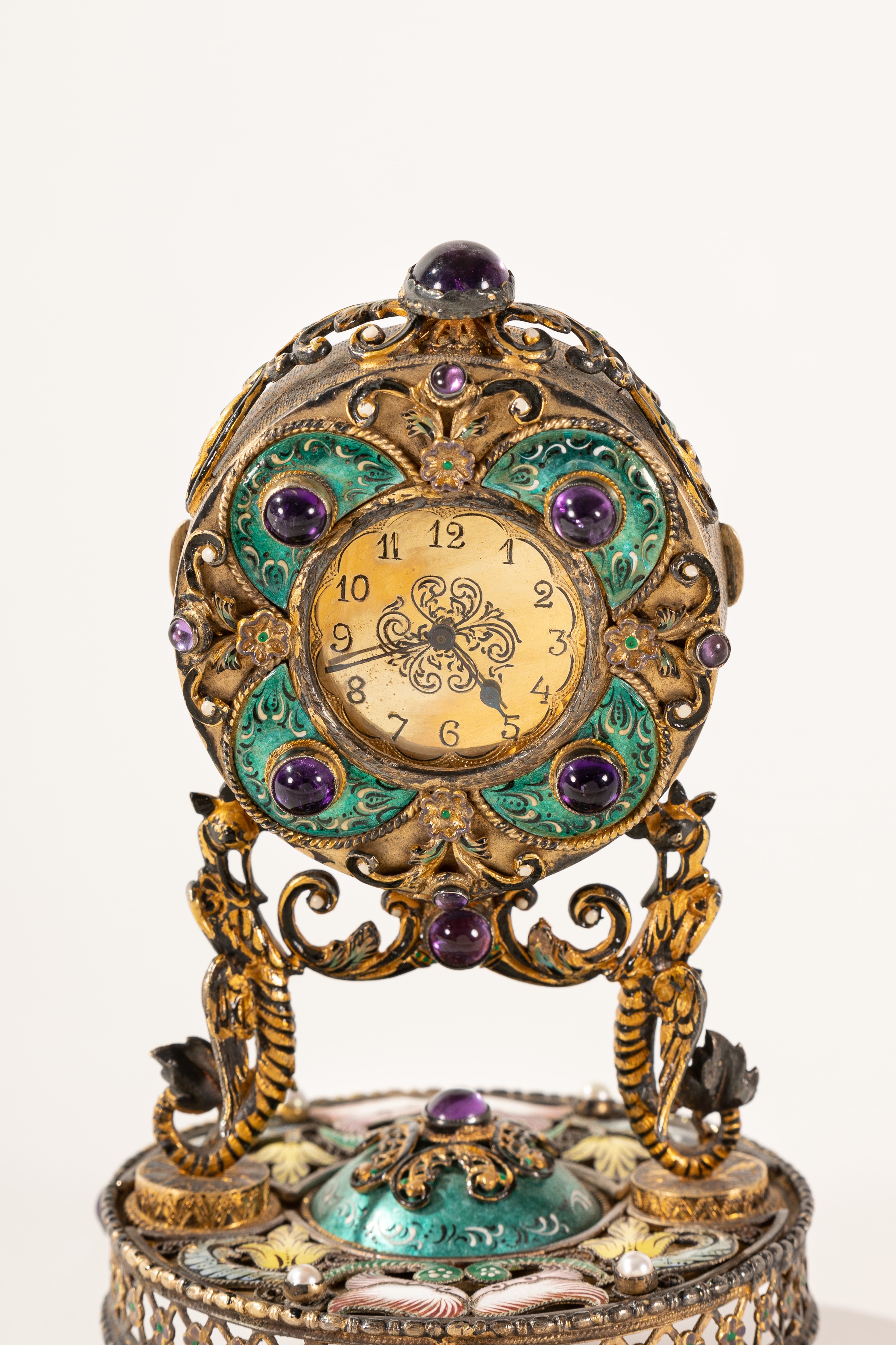 Orologio da Tavolo in Argento Dorato con Smalti, Ametiste Cabochon e Perle, Anni '50 del Novecent...