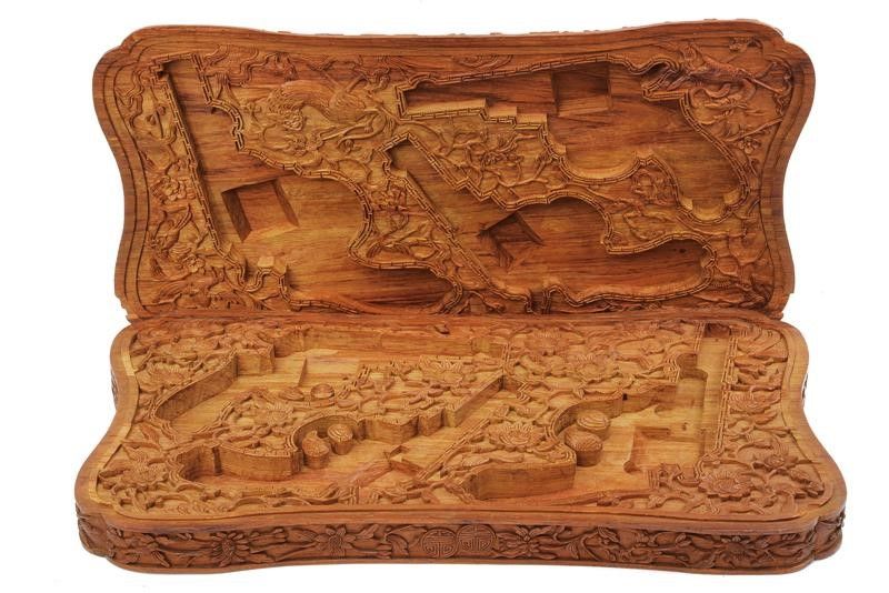 Bellissima Cassetta in Legno Lavorato, per Tre Revolver