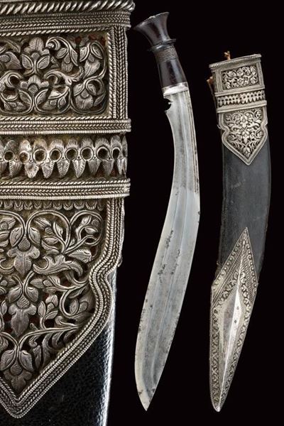 Interessante Kukri con Fornimenti in Argento