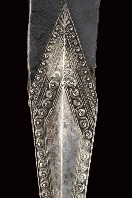 Interessante Kukri con Fornimenti in Argento