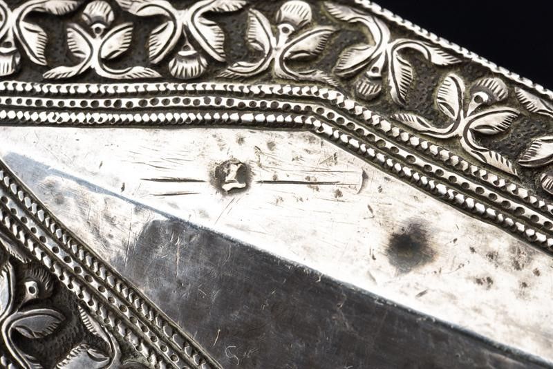 Interessante Kukri con Fornimenti in Argento