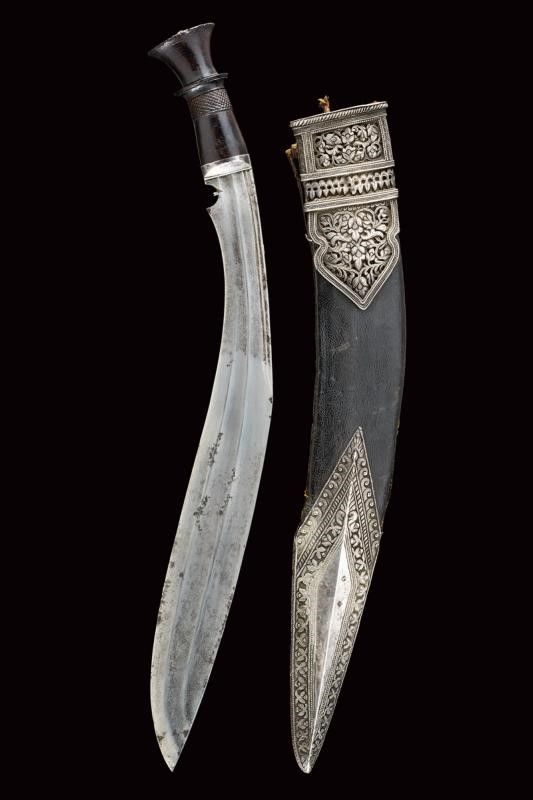 Interessante Kukri con Fornimenti in Argento