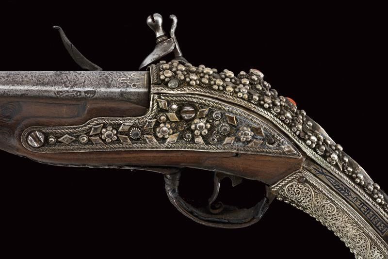 Bella Pistola a Pietra Focaia con Fornimenti in Argento Stile Ali Pasha