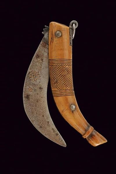 Coltello Pieghevole a Roncola