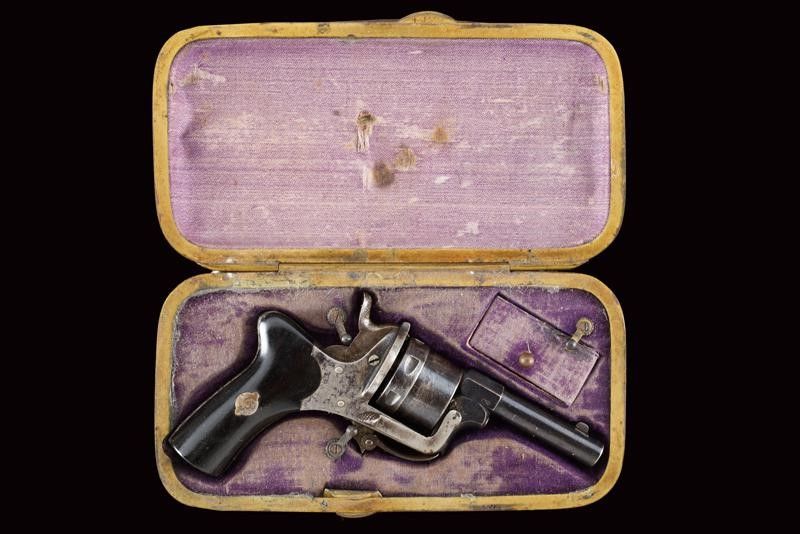 Revolver a Percussione Anulare sul Tipo Galand le Mignon in Custodia con Occhiali