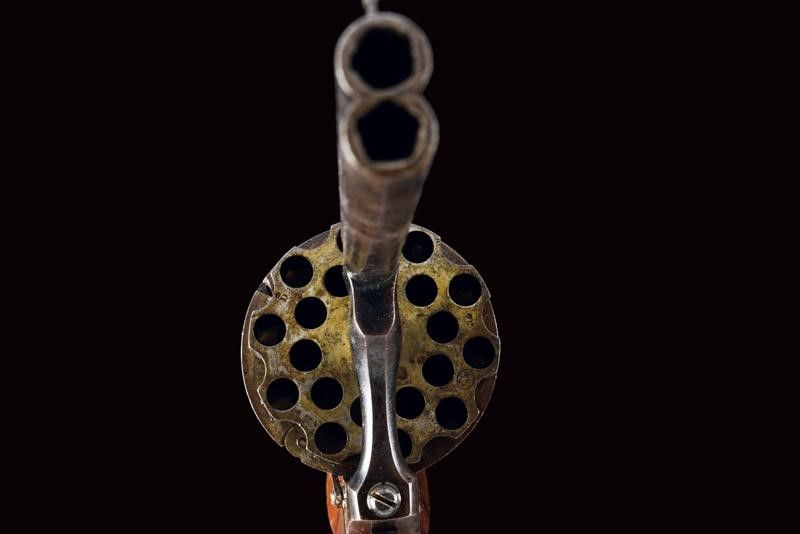 Raro Revolver a Spillo a Venti Colpi e Canne Sovrapposte