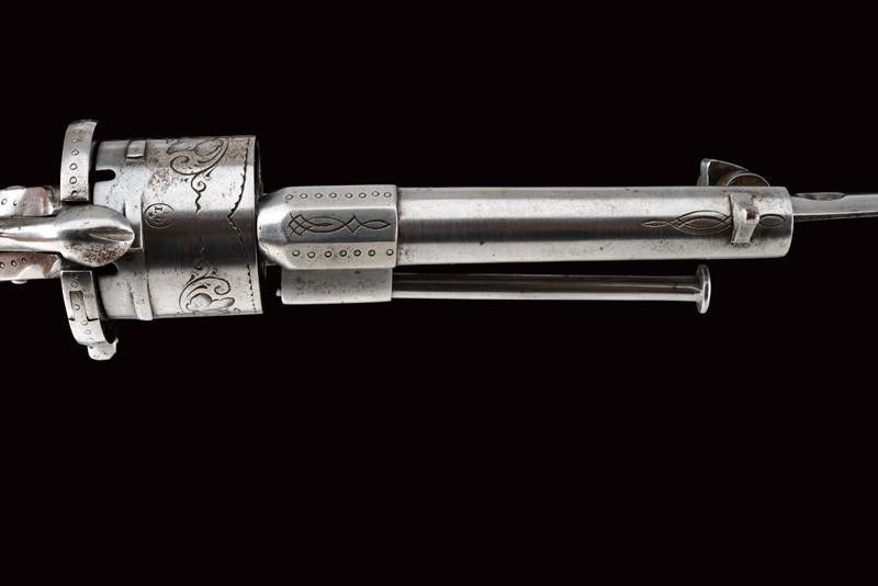Bel Revolver a Spillo con Coltello Pieghevole