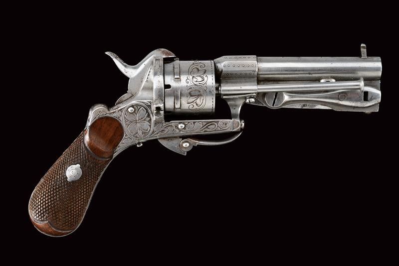 Bel Revolver a Spillo con Coltello Pieghevole