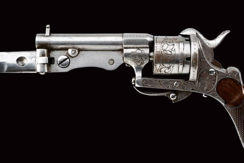 Bel Revolver a Spillo con Coltello Pieghevole