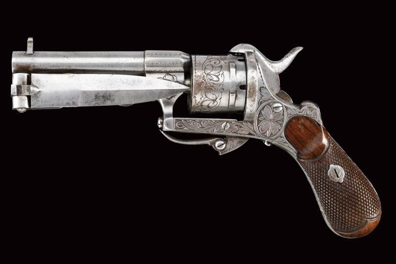 Bel Revolver a Spillo con Coltello Pieghevole