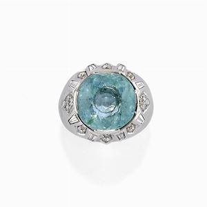 A 18K white gold, aquamarine and diamond ring
