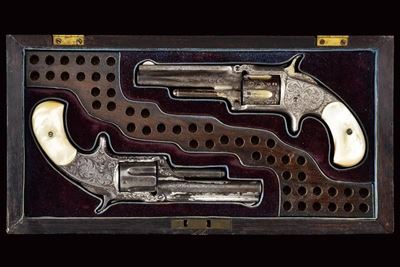 Due S&w Model No. 1-1/2 Second Issue Revolver Incisi in Cassetta