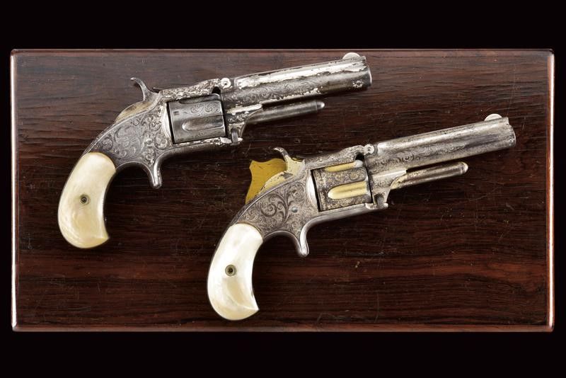 Due S&w Model No. 1-1/2 Second Issue Revolver Incisi in Cassetta