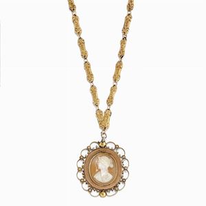 Collana  con chiacchiere e cammeo