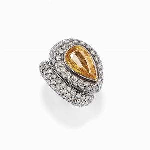 Anello con topazio e diamanti
