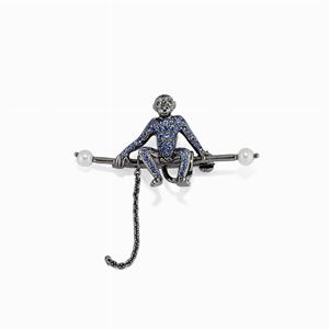 Spilla con zaffiri, smeraldi e perle