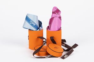 Lot comprising two silk twilly