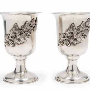 Due coppe con tralci di vite