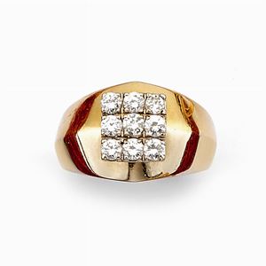 A 18K gold and diamond ring