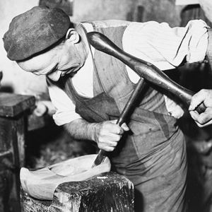 Le sabotier à Coussac-Bonneval