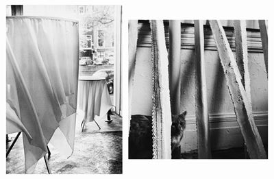 Wind Tables; I 'corners' di Alice Adams nel suo studio, due stampe vintage alla gelatina ai sali ...