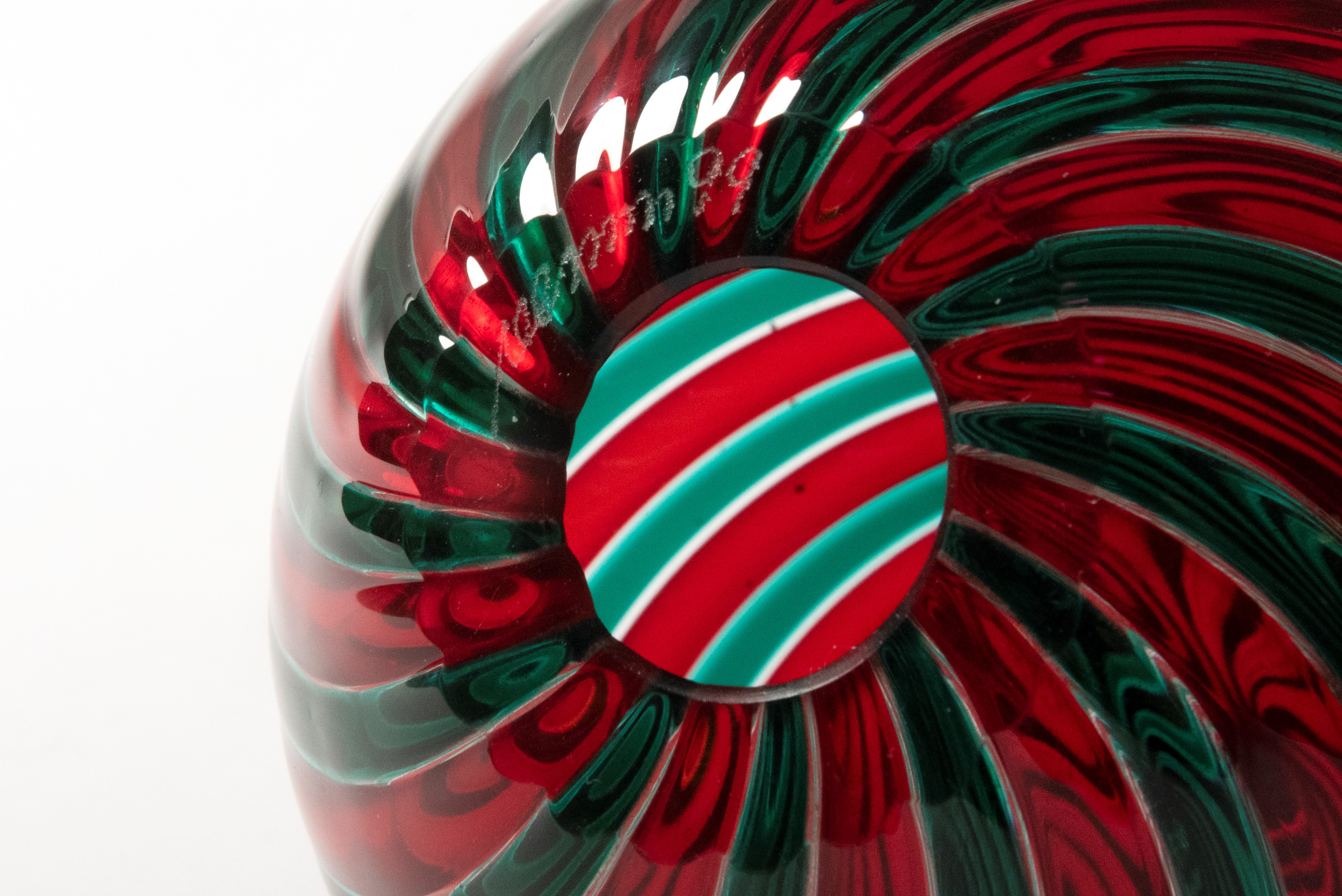 Uovo in Vetro di Murano a Spirali Rosse e Verdi, Venini, Secolo XX