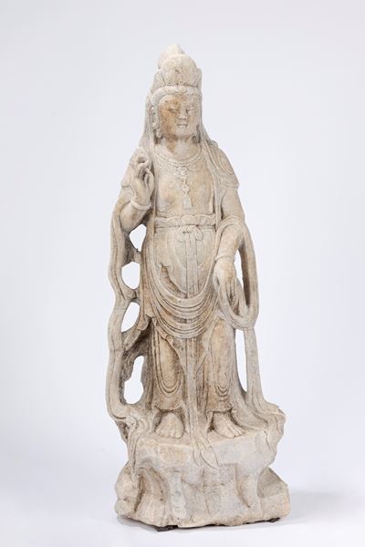 Antica Scultura in Pietra Raffigurante Guanyin. India
