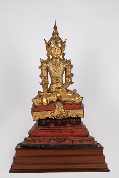Buddha in Cartapesta Dorata e Laccata. Thailandia, Inizio Secolo XX