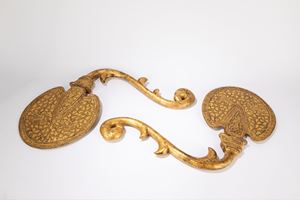 Due ventoline in legno dorato. Sud-Est Asia, fine secolo XIX