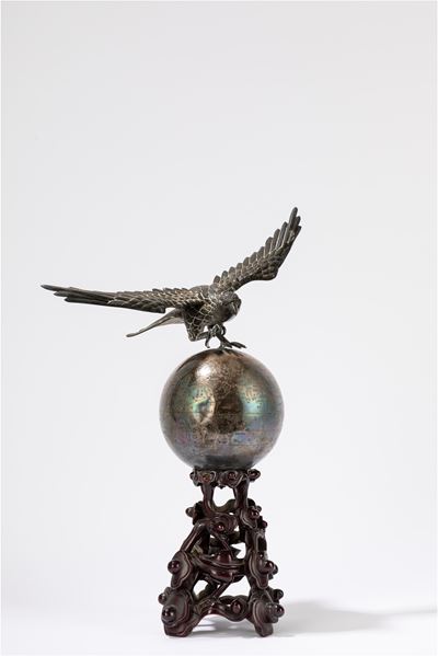 Scultura Raffigurante “mondo” in Argento. Cina, Secolo XX