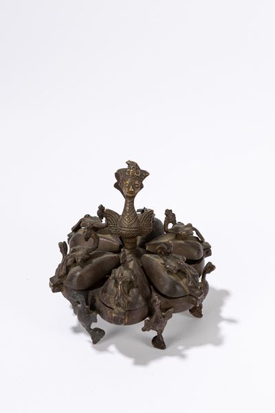 Piccolo Contenitore Cerimoniale in Bronzo. India, Secolo XIX