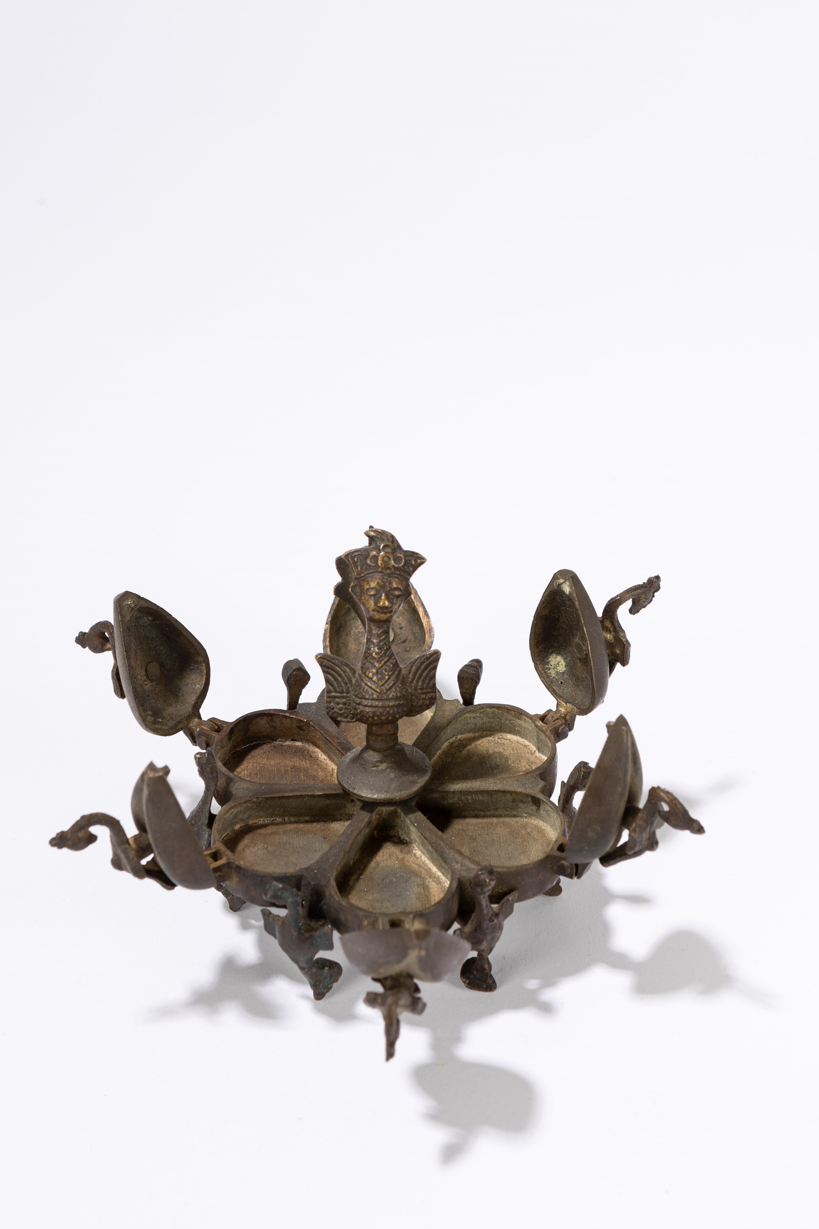 Piccolo Contenitore Cerimoniale in Bronzo. India, Secolo XIX