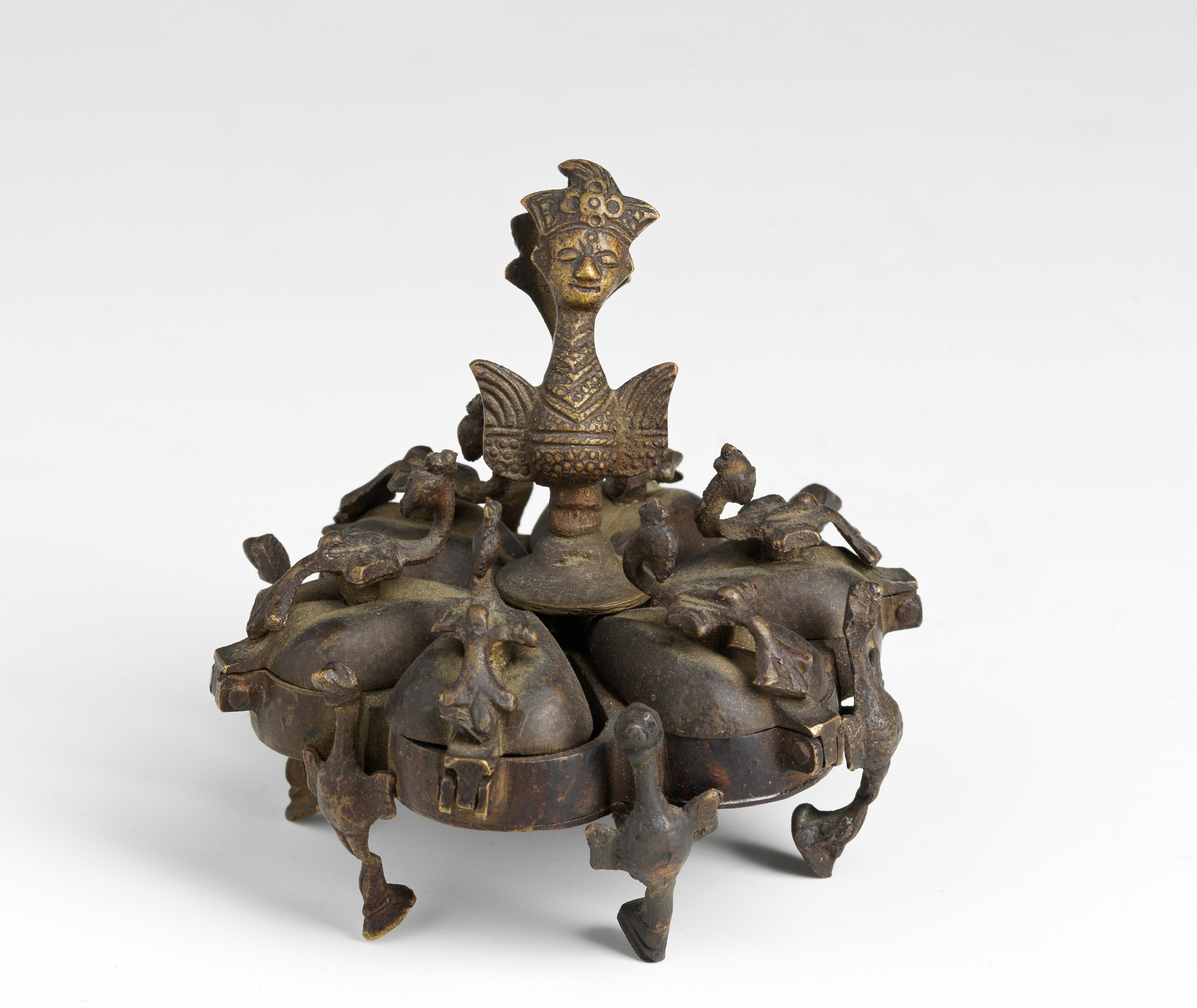 Piccolo Contenitore Cerimoniale in Bronzo. India, Secolo XIX