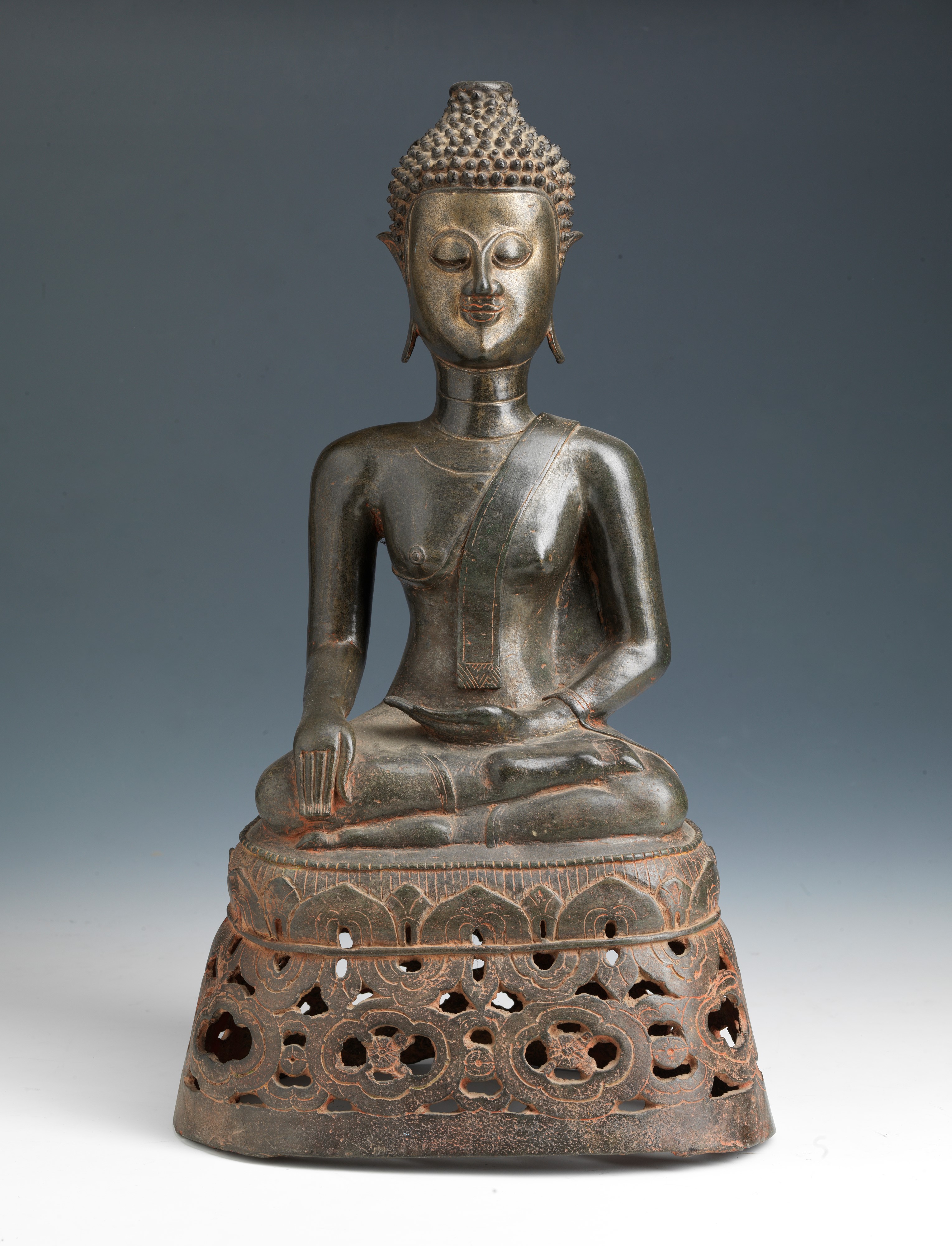 Buddha Assiso in Bronzo. Thailandia, Secolo XIX