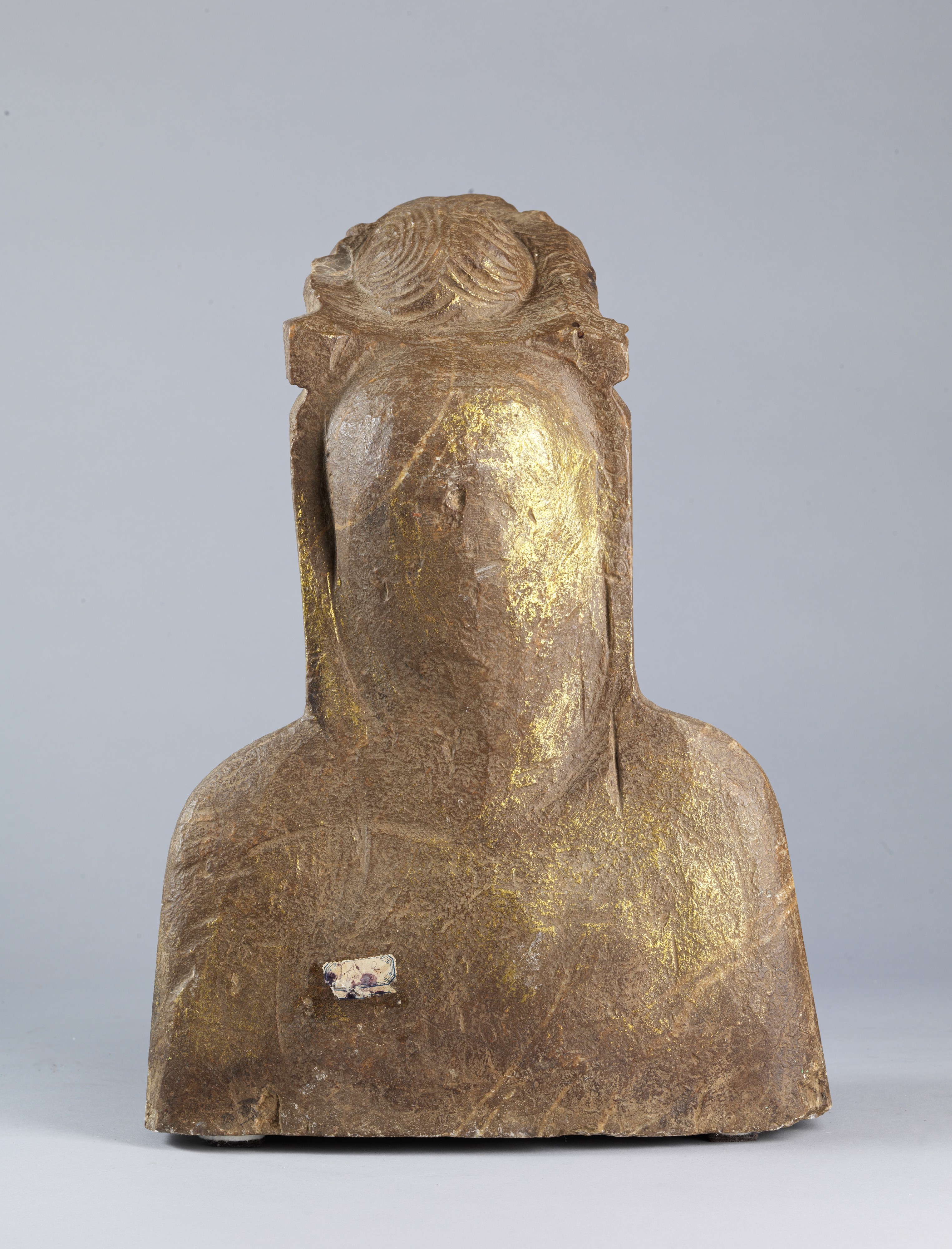Busto di Guanyin in Pietra Dorata. Manifattura Orientale Secolo XIX/XX