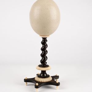 Base in legno e avorio