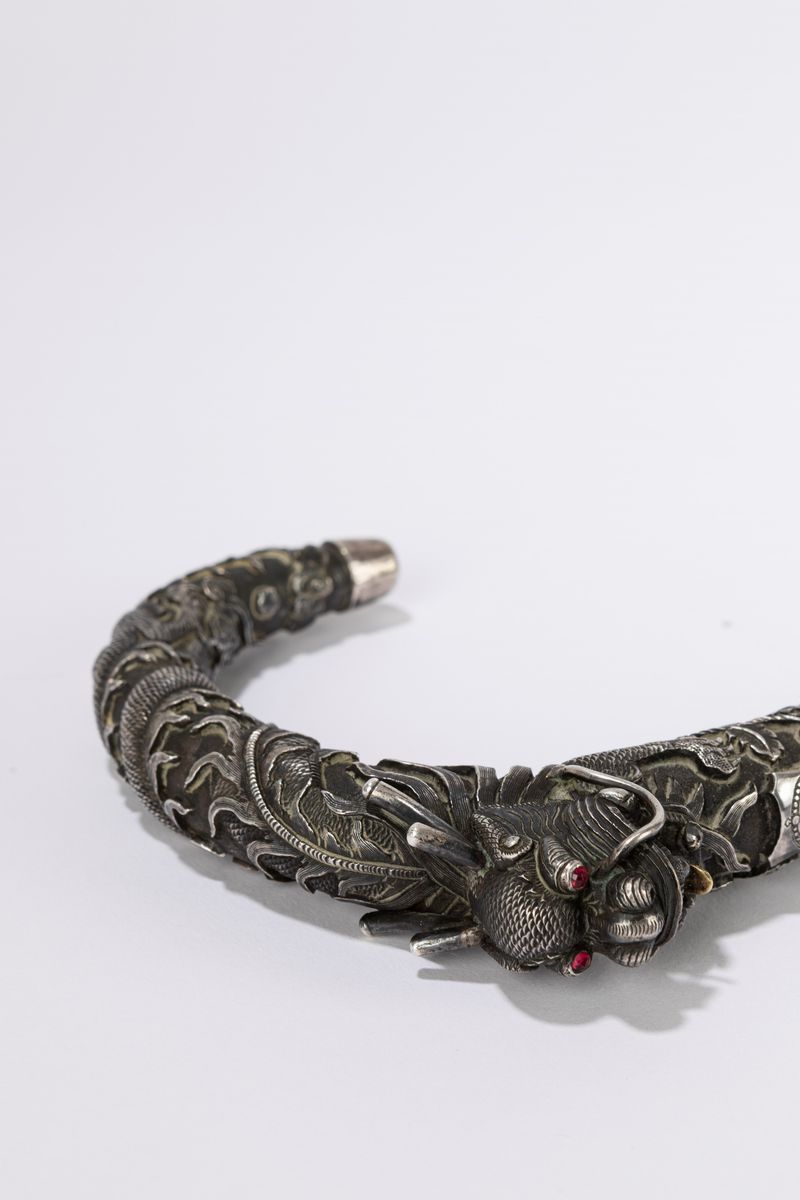 Bastone da passeggio, Cina, fine XIX secolo, manico cesellato con figura di drago