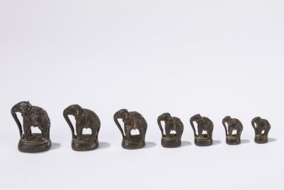 Lotto Composto da Sette Pesi Indiani a Guisa di Elefante. Secolo XIX
