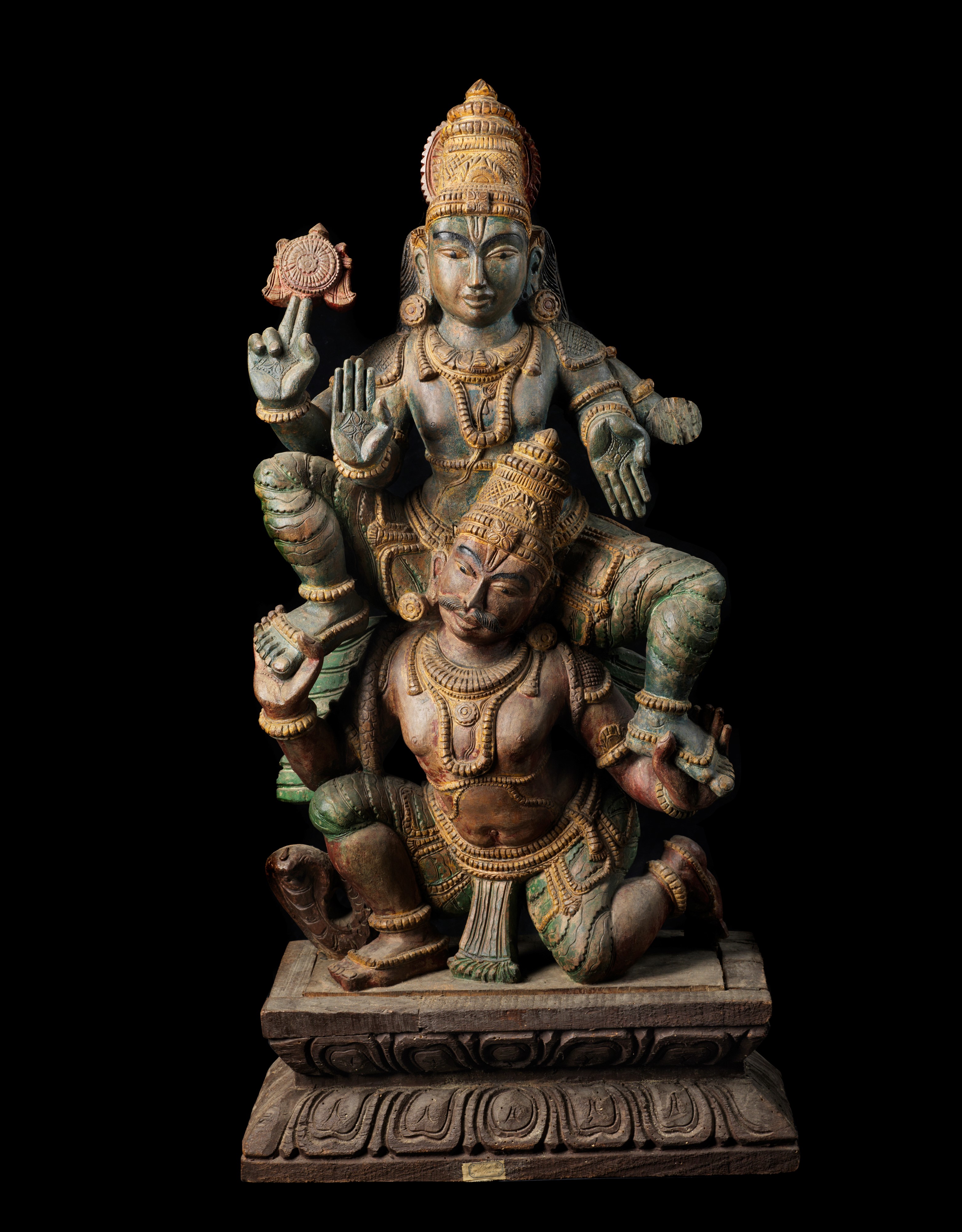 Scultura Indiana in Legno Policromo Raffigurante Parvati e Shiva. Secolo XX